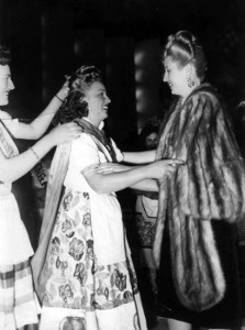 1947-Eva Peron corona